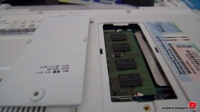 [change laptop DDR2 memory_002[5].jpg]